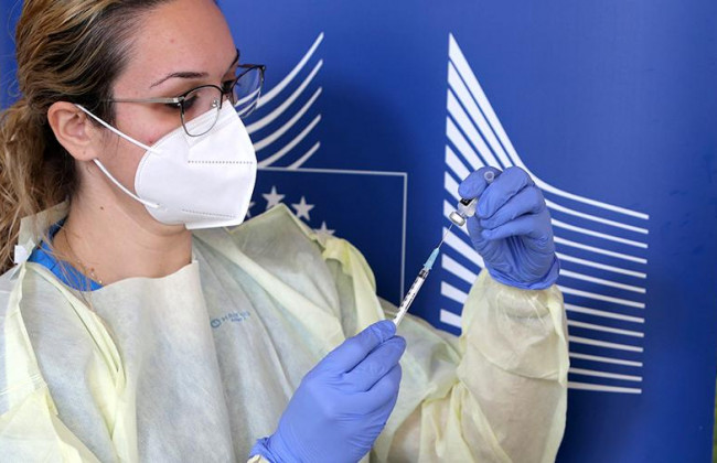 Єврокомісія закликає прискорити вакцинацію від коронавірусу