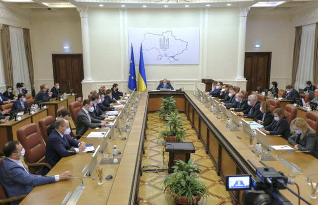 Кабмин повысит зарплаты чиновникам, документ