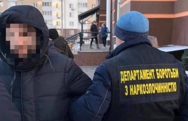 У Києві чоловік продавав фейкові довідки про COVID-19