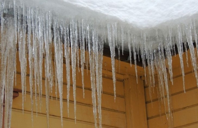 Як не постраждати від бурульок: киянам нагадали 7 рекомендацій