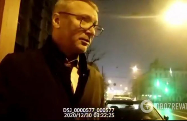 В Киеве пьяный замминистра промышленности устроил скандал с патрульными, щеголяя должностью: видео