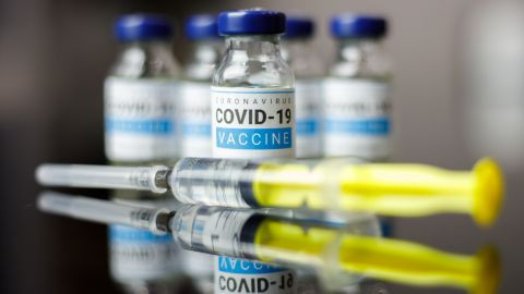 В МОЗ пояснили, почему для поставки вакцин выбрали компанию Crown Agents