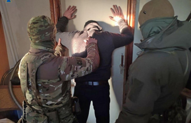 У Харкові СБУ викрила підпільне промислове виготовлення бойових пістолетів для криміналітету