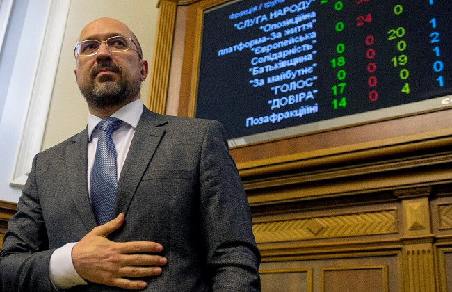 Какая доля законопроектов Кабмина и Зеленского принимается Верховной Радой