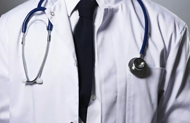 Перші лікарі-українці отримали дозвіл на роботу у Польщі за спрощеною процедурою