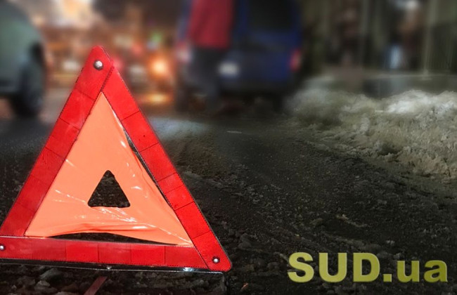 В Киеве Ford сбил неадекватную женщину, видео