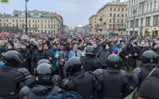 Стычки с полицией и задержание жены Навального: что происходит в Москве