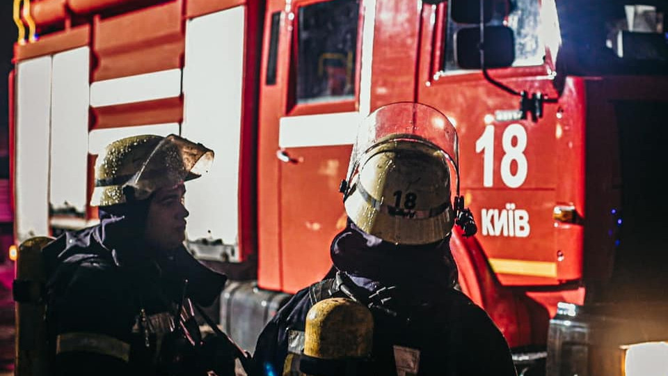 В Киеве произошел пожар в гаражном кооперативе