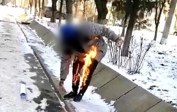 В Херсоне мужчина пытался совершить акт самосожжения, видео 18+