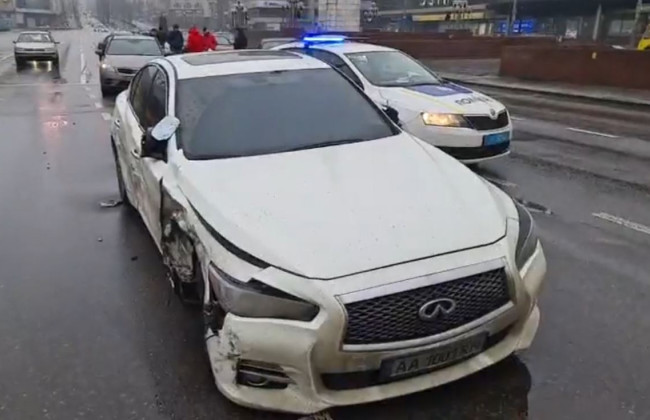 В Киеве пьяный водитель на Infiniti разбил 6 автомобилей: видео