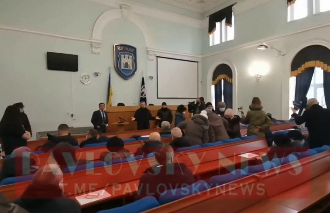 В Житомире активисты «тарифного протеста» ворвались в здание горсовета: видео
