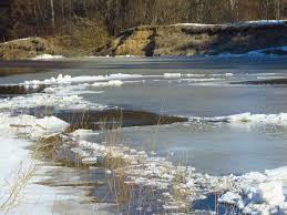 В Черкасской области под лед провалились три человека, включая ребенка