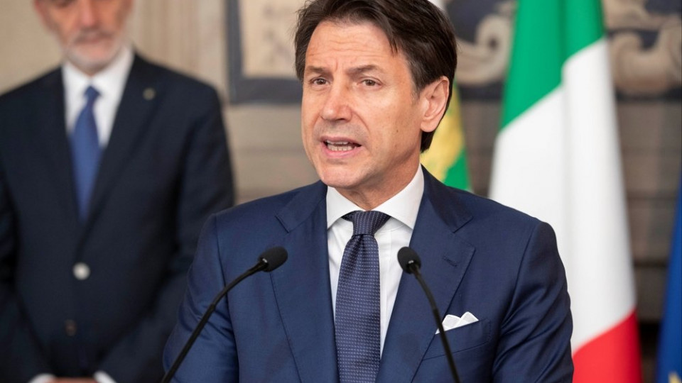 Премьер-министр  Италии подал в отставку