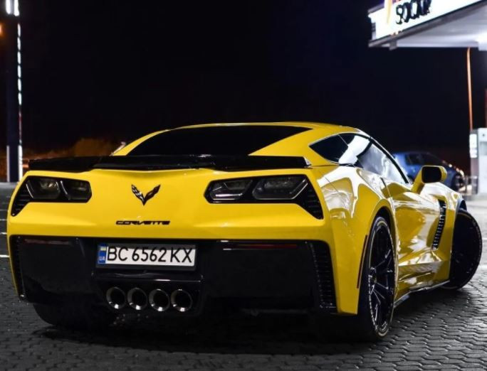 В Украине засветился мощный суперкар Chevrolet Corvette