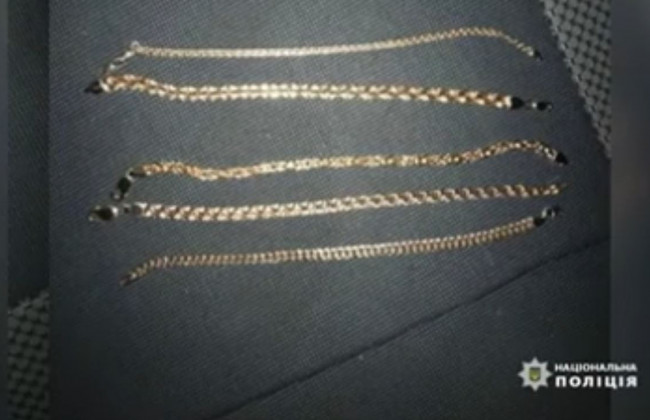 В Киеве нашли мужчину, который ограбил ювелирный магазин: видео