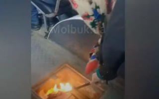 В Черновцах водитель троллейбуса зажгла в салоне факел, чтобы отогреть транспорт: видео