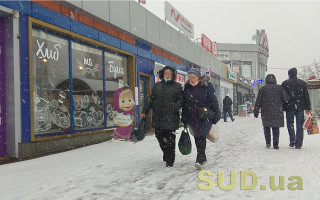 Снегопад добрался до Киева: грузовикам временно запретили въезжать в столицу
