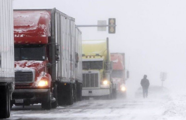 Погіршення погоди: до Києва тимчасово обмежили в’їзд великогабаритного транспорту