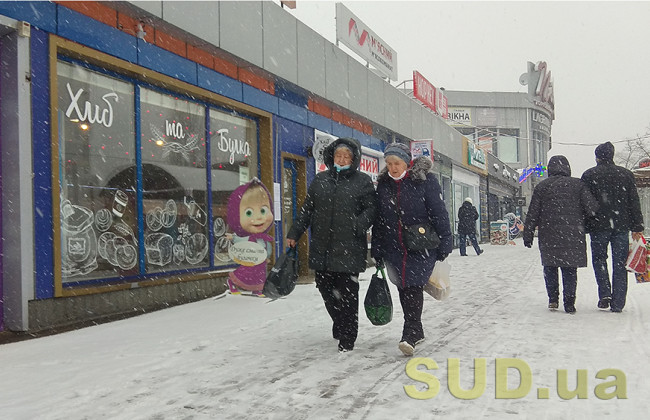 Снегопад добрался до Киева: грузовикам временно запретили въезжать в столицу