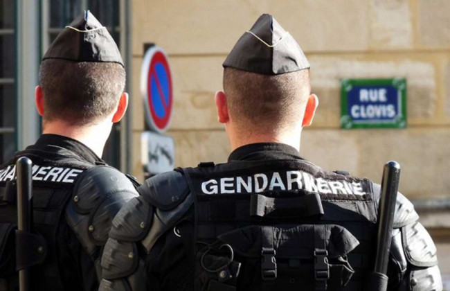 Во Франции полицейские устроили коронавирусную вечеринку прямо в отделении, видео