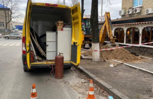 В центре Киева провалился асфальт