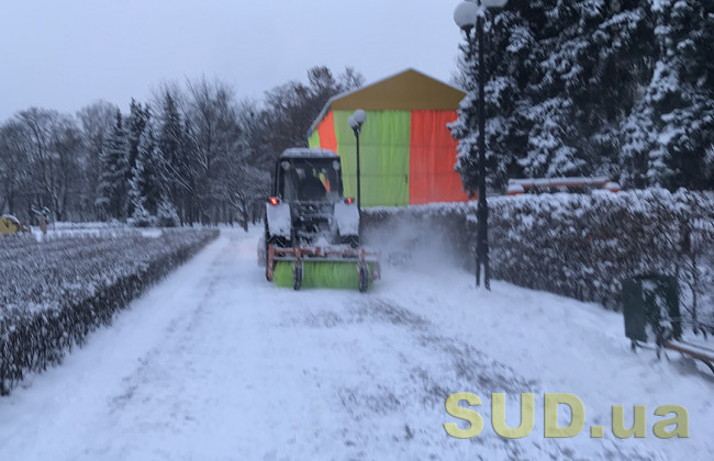 Из-за мощного снегопада в Полтавской области перекрыли трассу Киев - Харьков