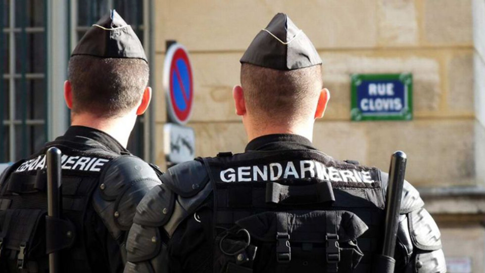Во Франции полицейские устроили коронавирусную вечеринку прямо в отделении, видео