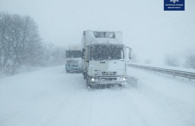Сильный снегопад: трассу Киев—Одесса закрыли для легкового транспорта