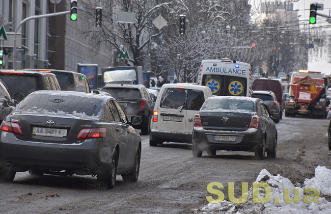 В Киеве из-за снегопада произошло много аварий: подробности