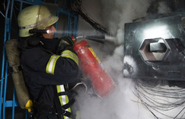 У середмісті Запоріжжя загорілась електрощитова багатоповерхівки