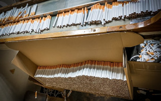 В Польше задержали пять украинцев на подпольной табачной фабрике