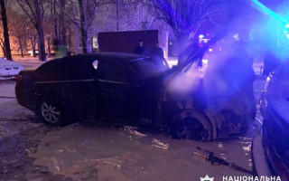 В Николаеве врачу инфекционной больницы подожгли авто