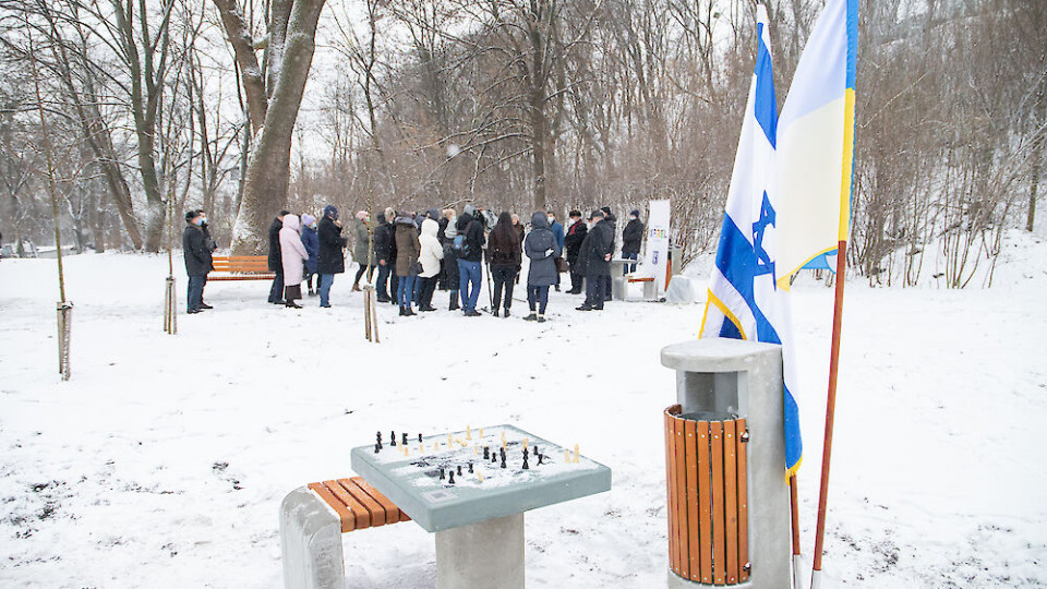 В Киеве открыли парк с шахматами