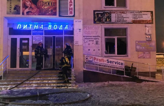 В Киеве горел торговый центр: погиб мужчина