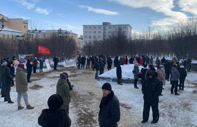 В России снова проходят акции в поддержку Навального, трансляция