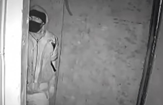 В Киеве орудует дерзкий вор: проникает в подвалы, видео