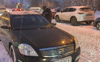 В Киеве афроамериканец бросался на людей с металлической трубой, фото