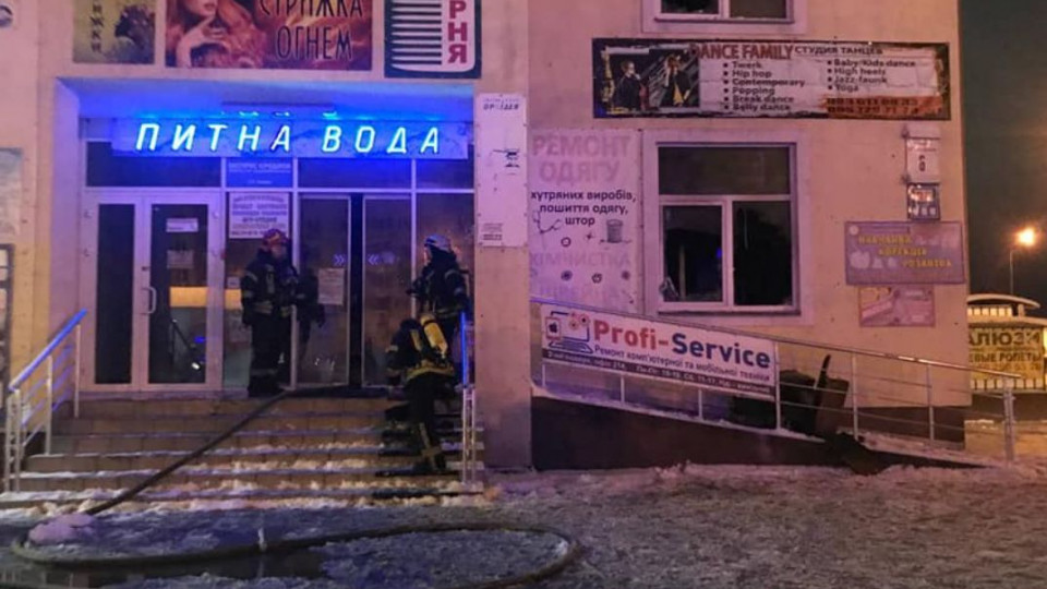 В Киеве горел торговый центр: погиб мужчина