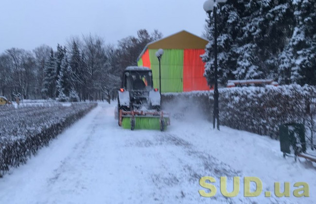 Снежный коллапс в Украине: на дорогах работают сотни единиц техники