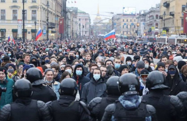 Призывали выходить на митинг: в России две женщины попали под суд