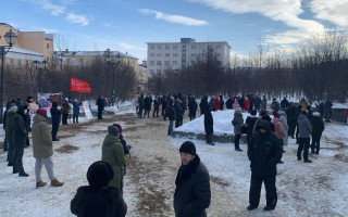 В России снова проходят акции в поддержку Навального, трансляция