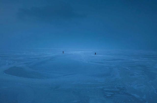 Появились невероятные снимки замерзшего Киевского моря: фото