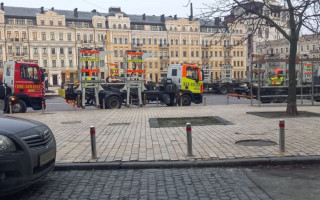В Киеве эвакуаторы стали «героями парковки», фото