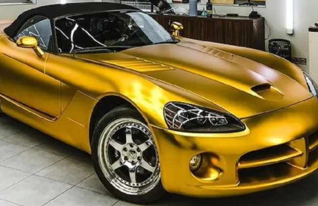 В Киеве заметили «золотой» суперкар Hennessey Venom