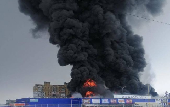 Пожар в «Эпицентре» Первомайска: появились подробности поджога, фото и видео