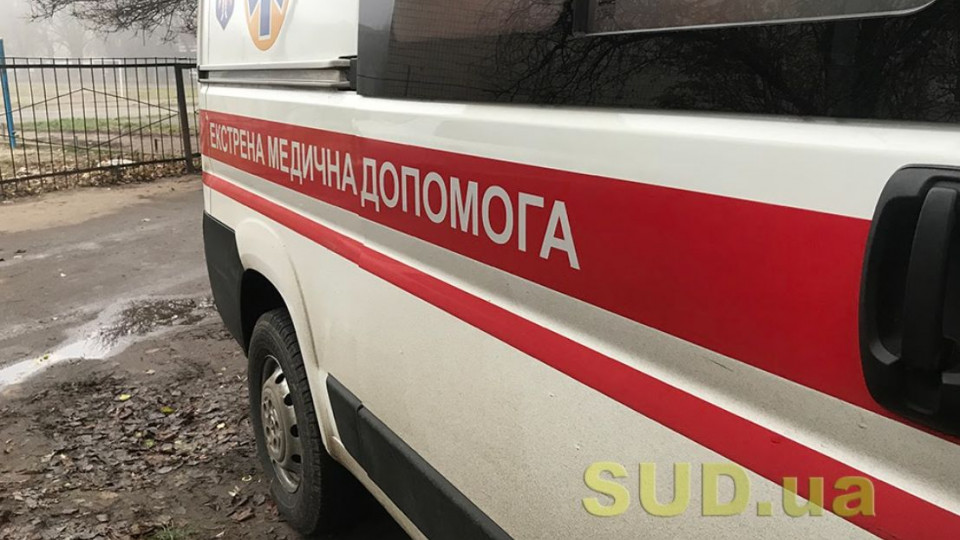 В Киеве женщина выпала из окна многоэтажки, видео
