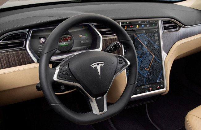 Tesla отзывает 135 тысяч электрокаров