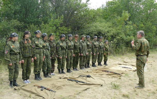 В Донецкой области открыто досудебное расследование за вовлечение детей в военный конфликт