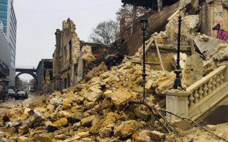 В центре Одессы рухнул аварийный дом