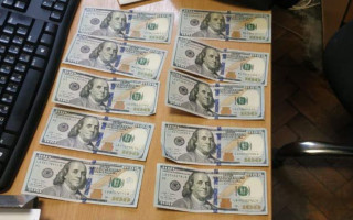 У Києві на хабарі погорів державний виконавець, фото